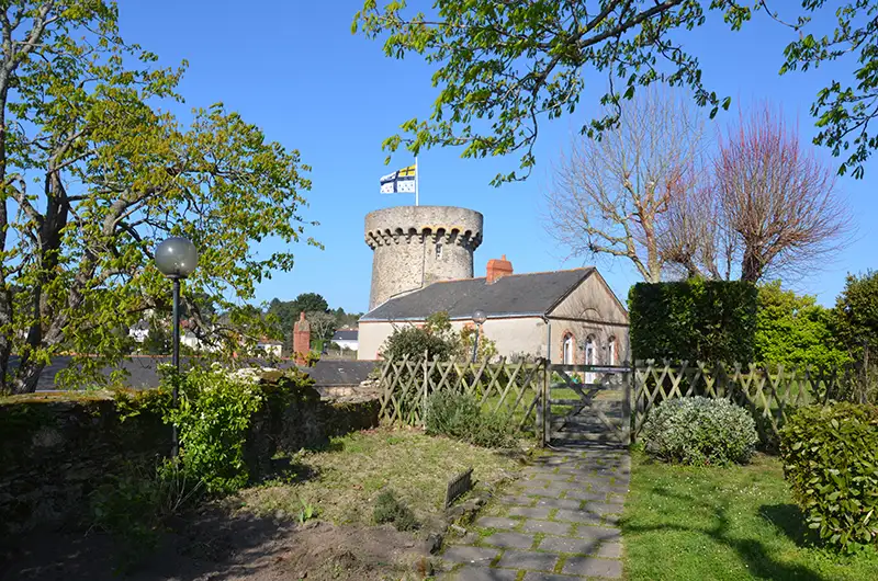 décor naturel dépendance château de Ponic