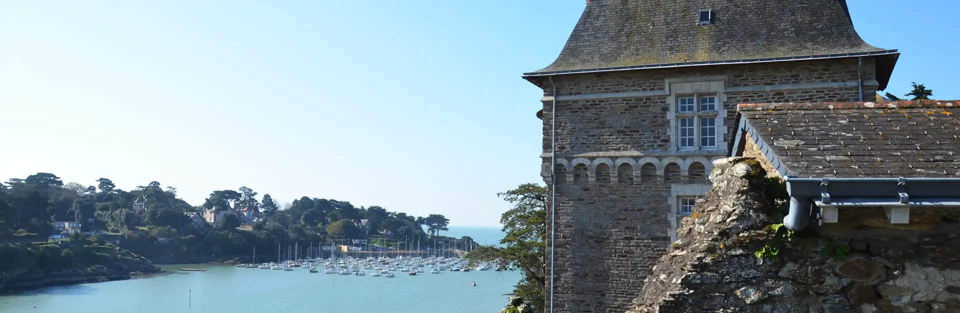 Vue du port de Pornic depuis le château